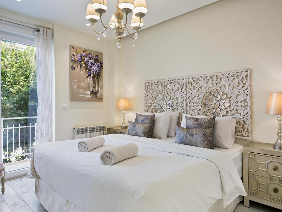 Apartamento Spaces Mediterranean 4 Bedroom, 4 Bathroom, Huge Terrace, Jacuzzi- Sleeps 9 Sitges