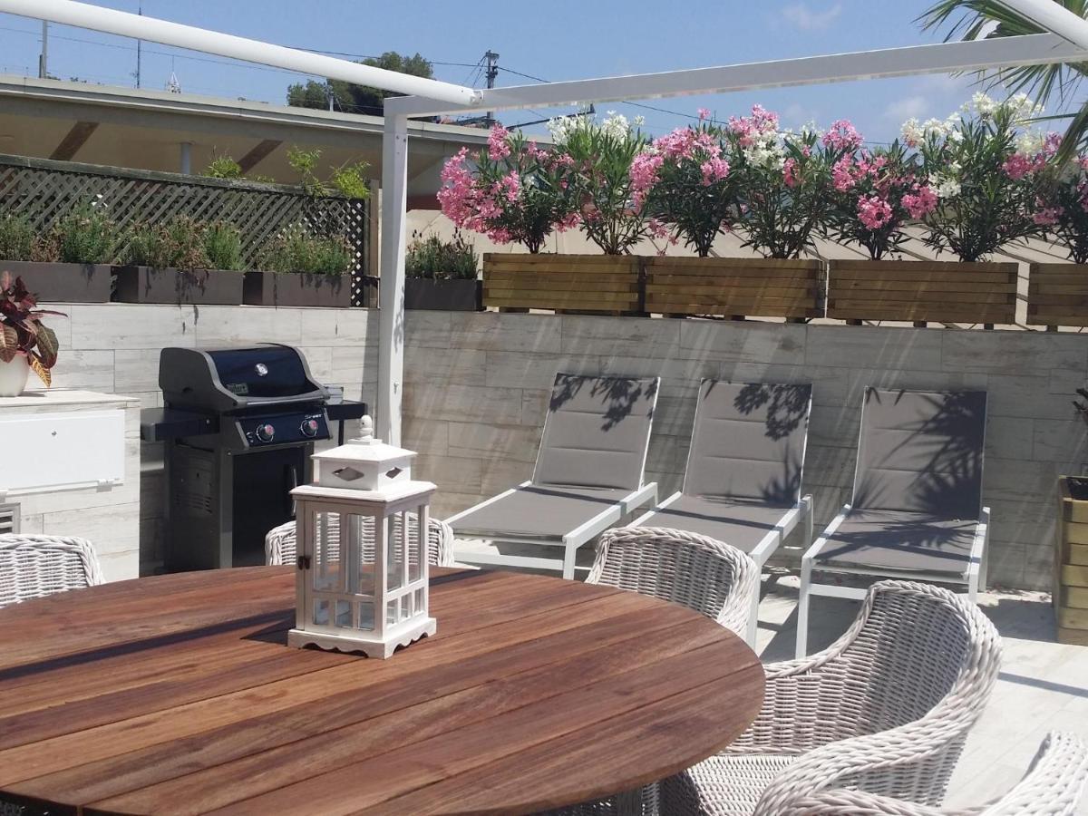 Apartamento Spaces Mediterranean 4 Bedroom, 4 Bathroom, Huge Terrace, Jacuzzi- Sleeps 9